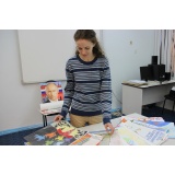 смотрят рисунки1.jpg